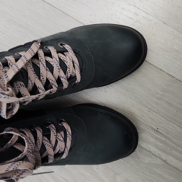Sorel lexie wedge boots Size 7 - Picture 3 of 4